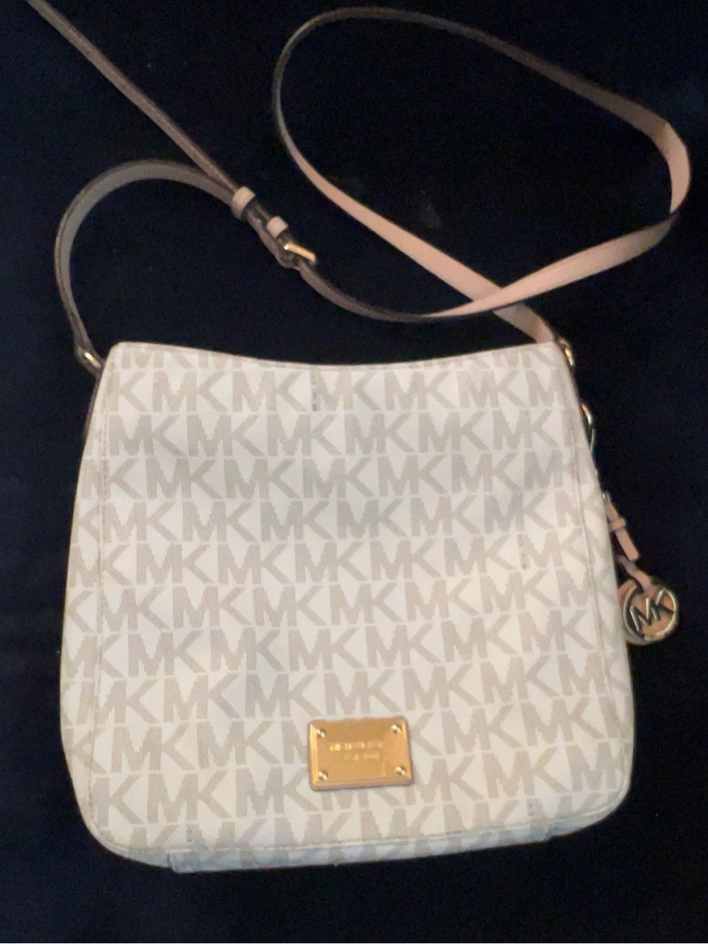Michael Kors Jet Set Signature Vanilla PVC Leather Crossbody Bag Gold Hardware